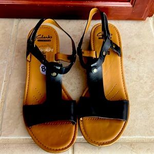 Women’s barely used sandals